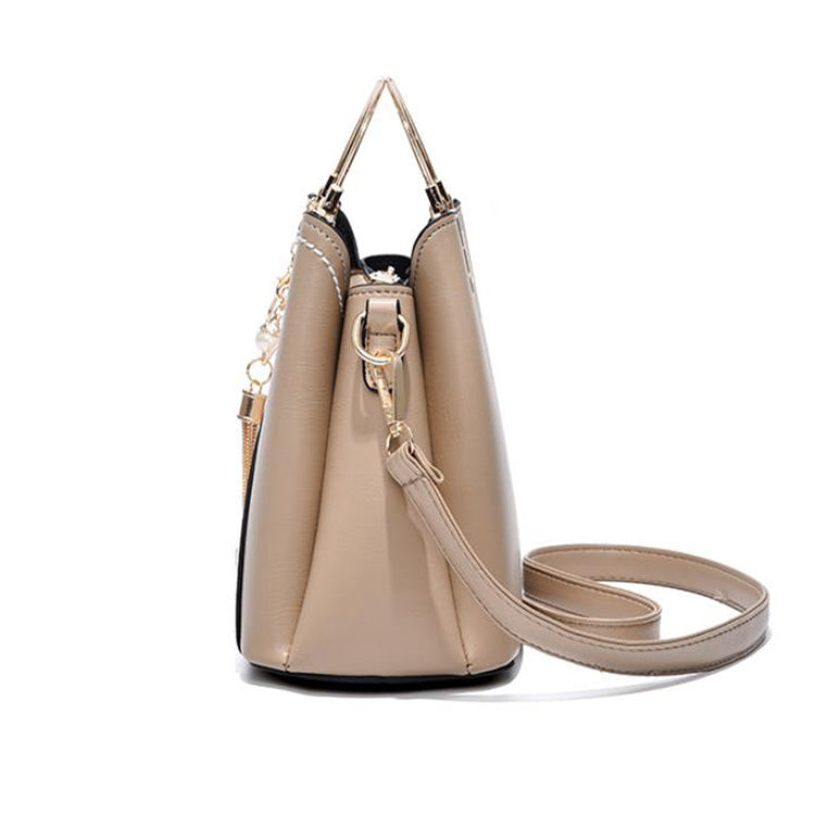 Color block handbag with heart tassel