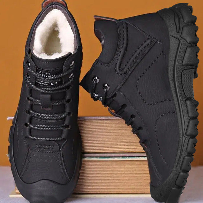 Men's Insulated Hiking Boots with Lace-Up Closure