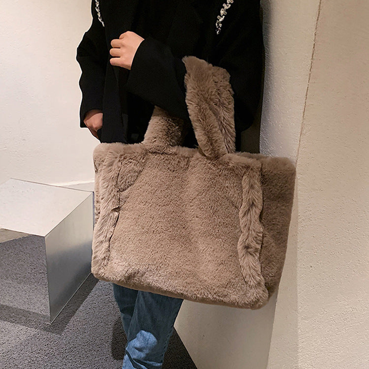 Fluffy plush tote bag with chain strap